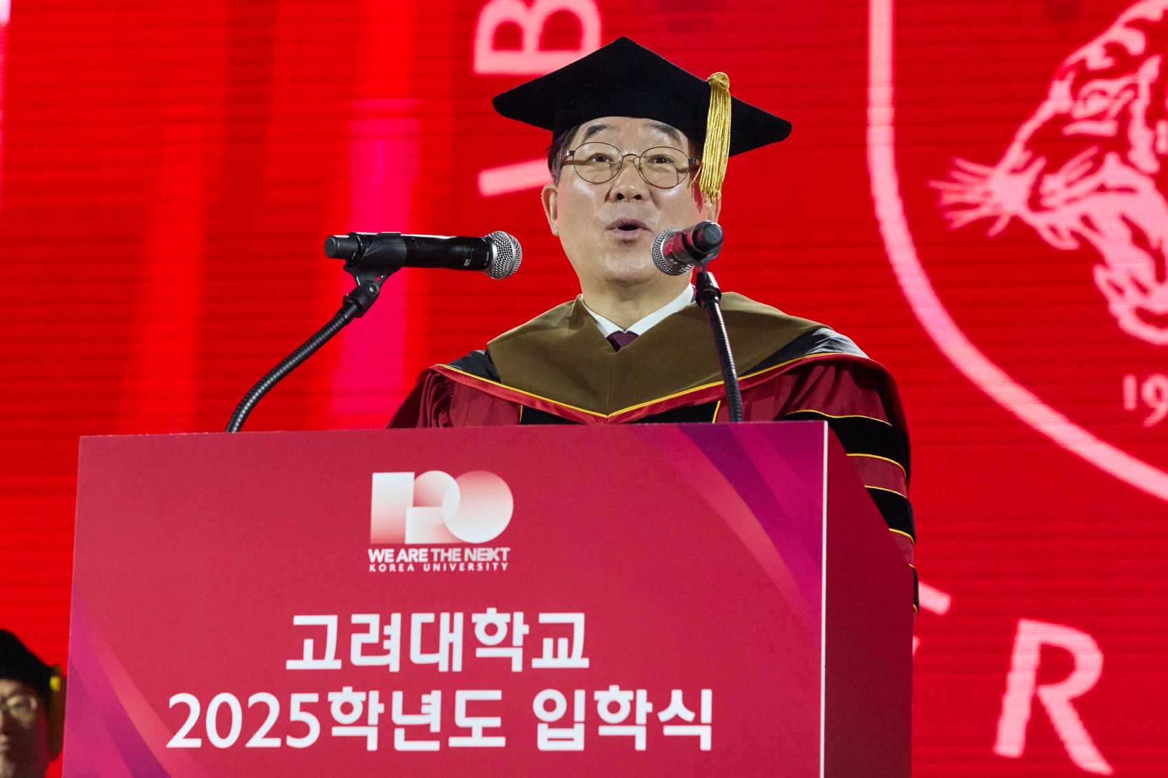 입학식사하는 김동원 총장